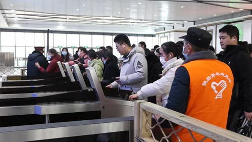扬州生态科技新城 志愿服务不停歇 守护旅客返程路